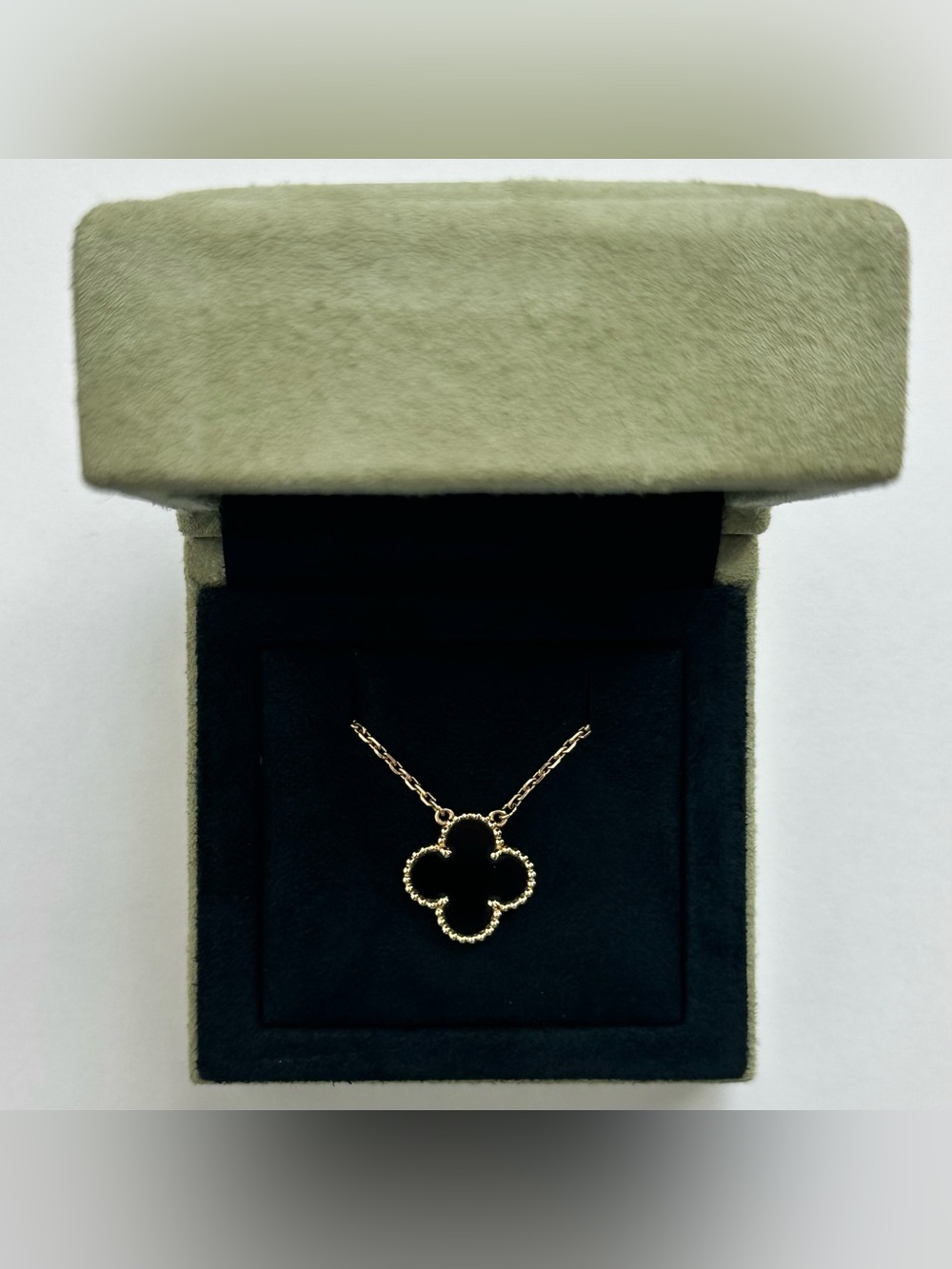 Van Cleef & Arpels Vintage Alhambra Pendant Necklace Onyx 18K Yellow Gold VCA